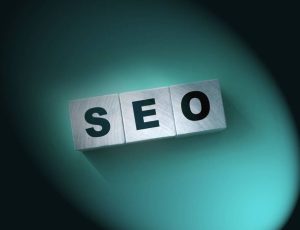 آموزش جامع 8 روش بازاریابی آنلاین: راهنمای کامل، سوالات متداول و جدول کاربردی