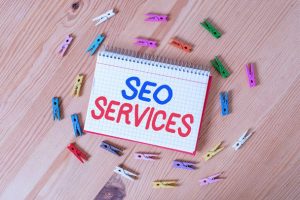 راهنمای جامع بازاریابی آنلاین: درس‌های ارزشمند از نی‌نی‌سایت (7 نکته خاص، پرسش و پاسخ، و جدول جامع)